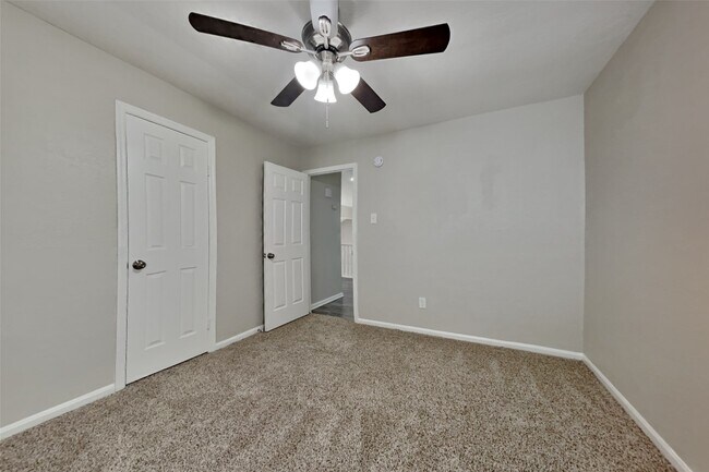 Building Photo - 3327 Colonel Ct Dr