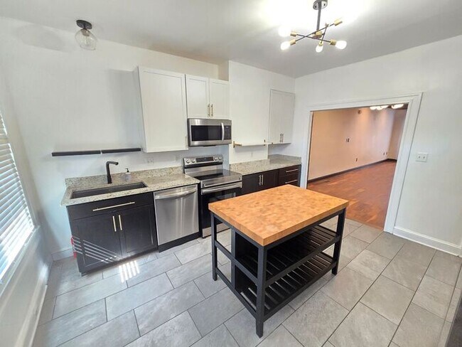 Building Photo - 3 Bedroom BEAUTIFUL HOME