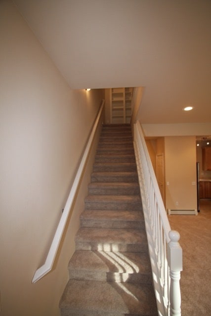 Building Photo - 2 Bedroom Townhouse close to Downtown!