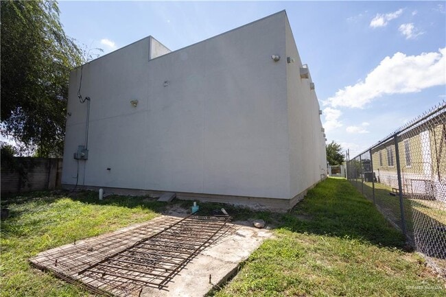 Building Photo - 24 Ray W Cir