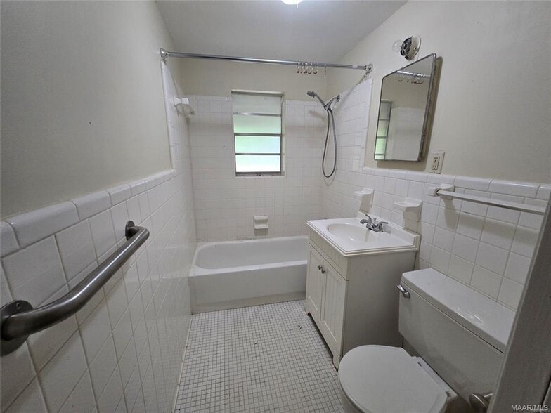 Building Photo - 3744 Honeysuckle Rd