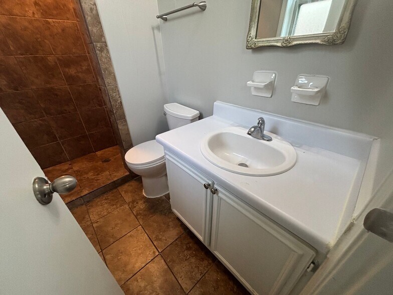 Building Photo - 3132 Rosebay Ln