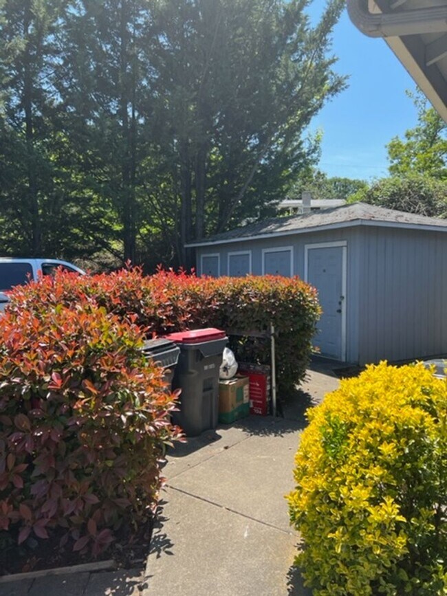 Building Photo - 192 S Church St