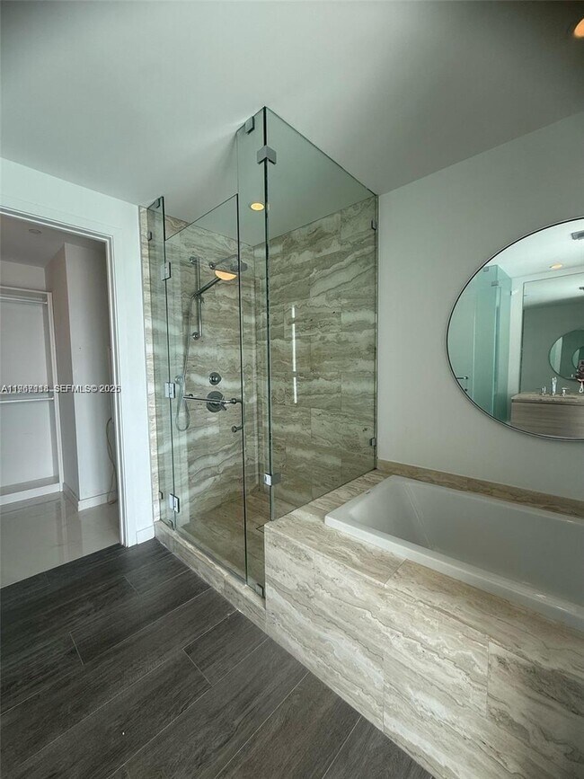 Building Photo - 2900 NE 7th Ave