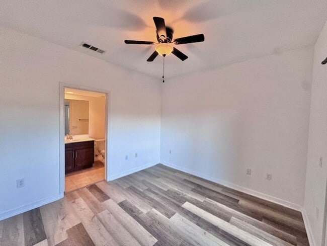 Building Photo - 2-bedroom, 2-bathroom condo in the Sunset Ridge community of Granada Hills