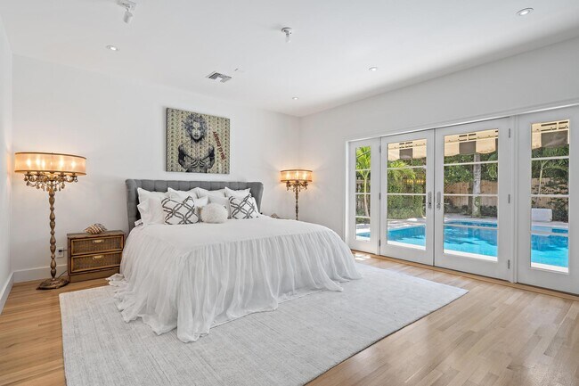 Building Photo - 306 Cordova Rd