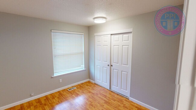 Building Photo - Updated Ranch, Large Fenced Backyard, 1 Pe...