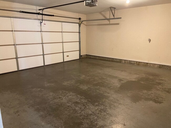 Building Photo - Single-Family Home in Evergreen Ridge, Hollister