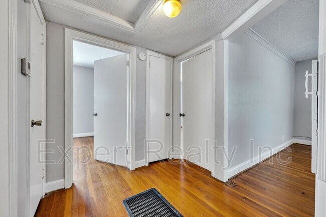 Building Photo - 1620 31st St SW
