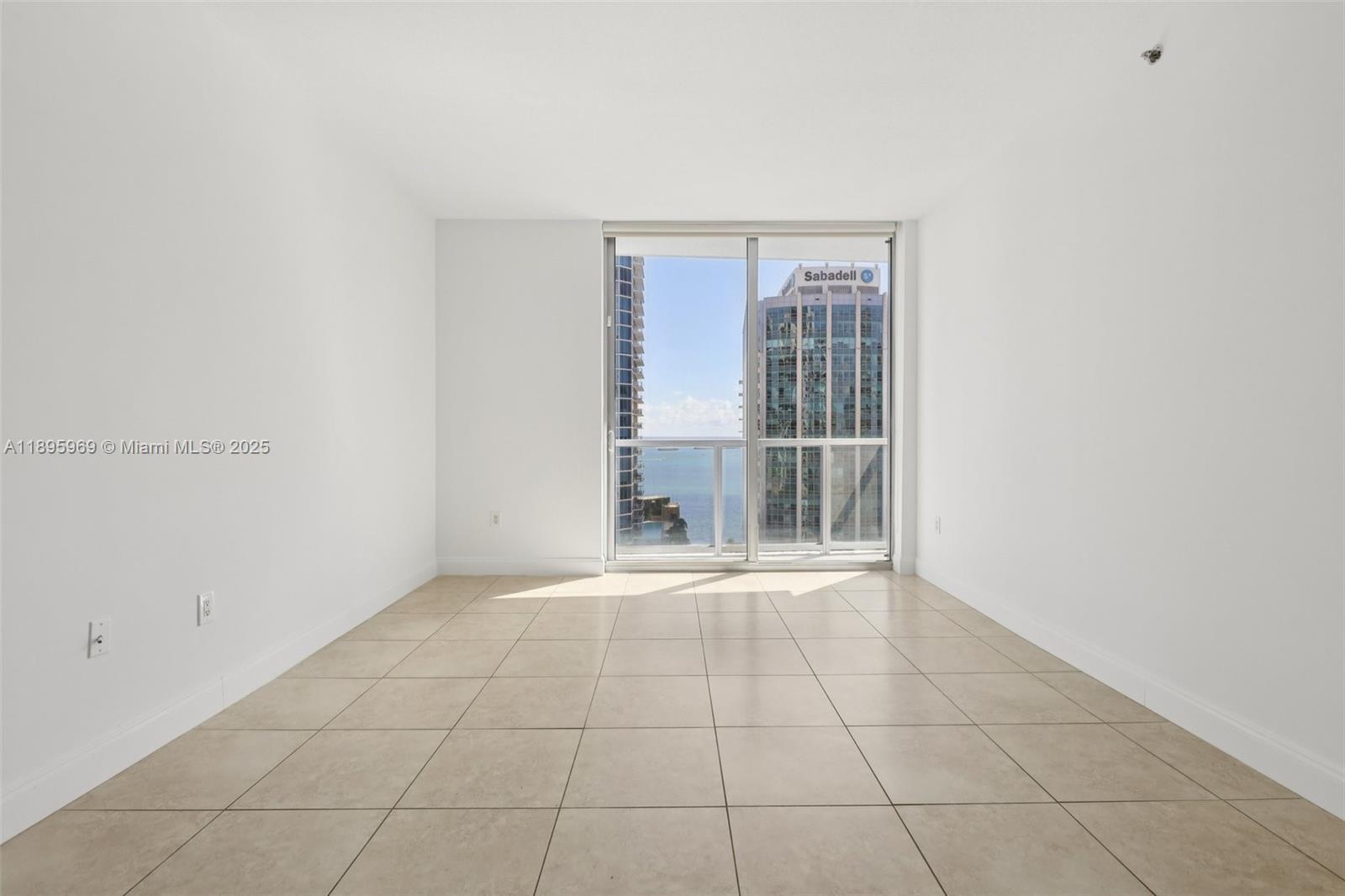 Building Photo - 1060 Brickell Ave