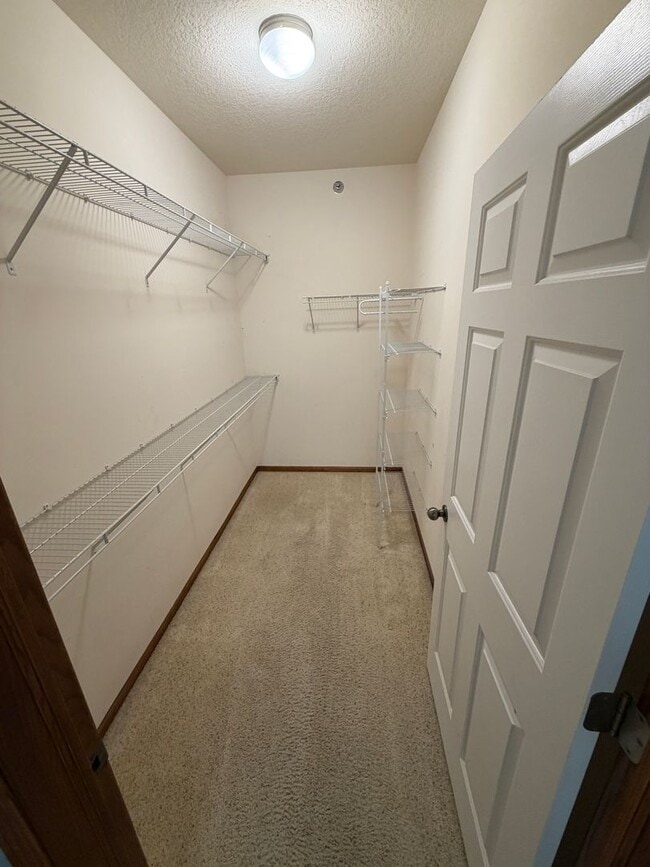 Building Photo - Comfort, Convenience & Location — 3-Bedroom Ankeny Condo