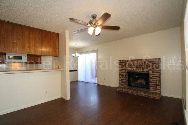 Building Photo - Charming Two-Bedroom Townhome with Fireplace