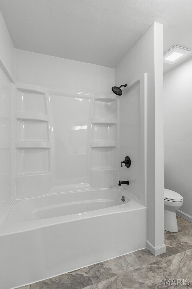 Building Photo - 307 Britanna Dr