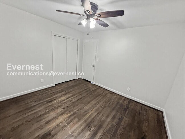 Building Photo - 4905 Scenic View Dr