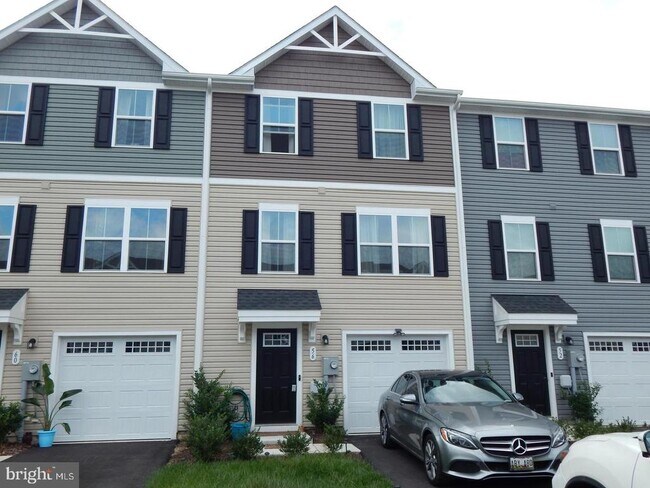 Building Photo - 56 Wiggles Ct