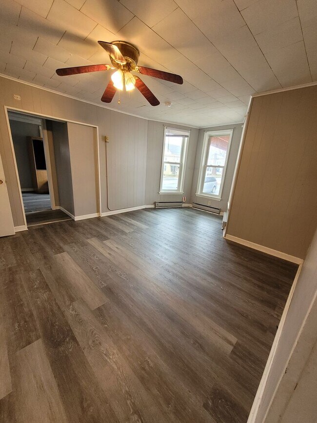 Building Photo - 127 Schoolhouse Rd