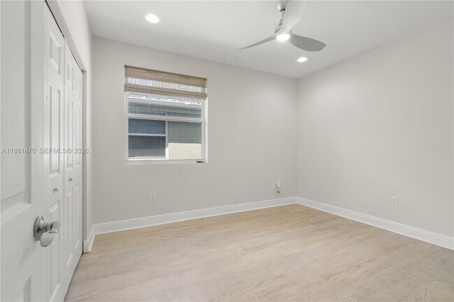 Building Photo - 1139 NE 3rd Ave