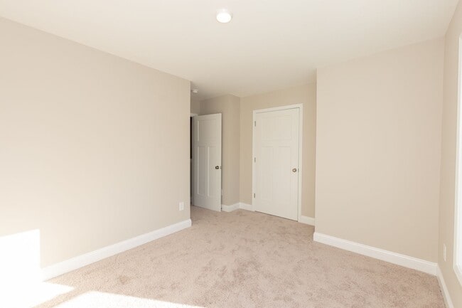 Building Photo - MOVE-IN READY