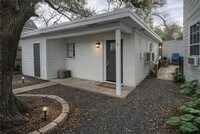 Building Photo - 511 W Cleveland St