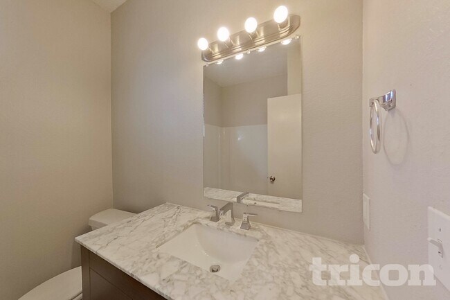 Building Photo - 1121 Cypress Ln