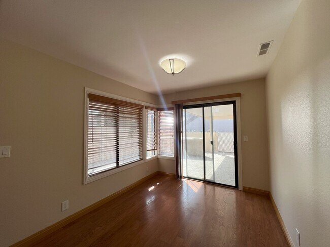 Building Photo - Beautiful 2 story home in Escondido