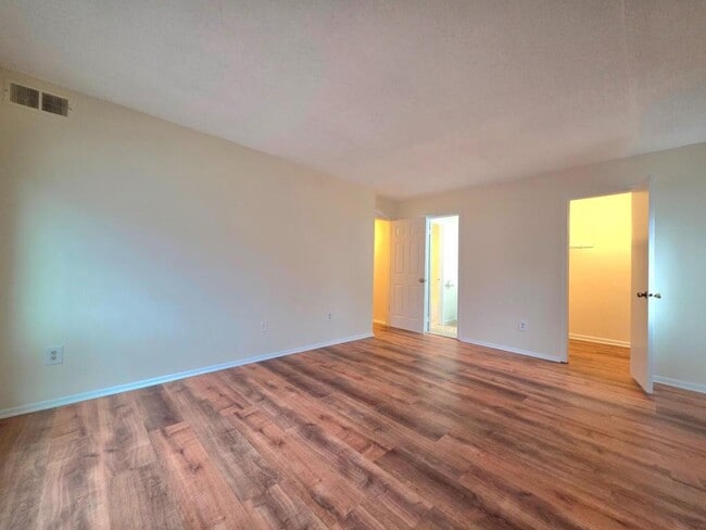 Building Photo - 3808 Laramie Pl