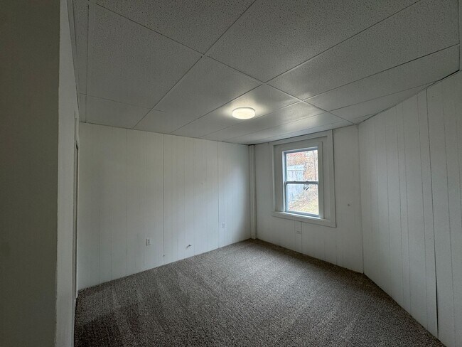 Building Photo - 211 Reifert St