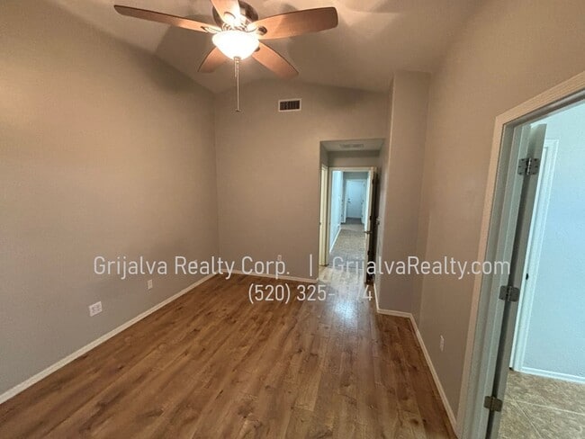 Building Photo - 4-Bedroom, 2 Bath House in Sycamore Park (...