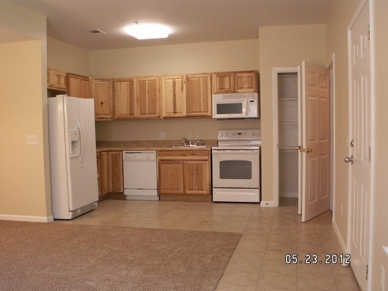 Building Photo - 7402 Courtyard Dr