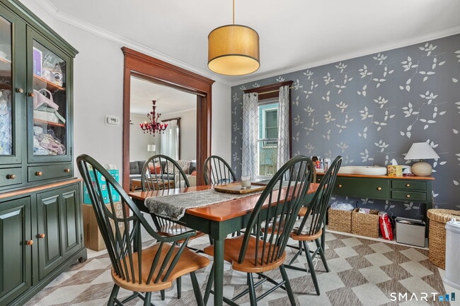 Building Photo - 8 Quintard Ave