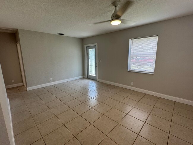 Building Photo - 1508 NW 1st Ave