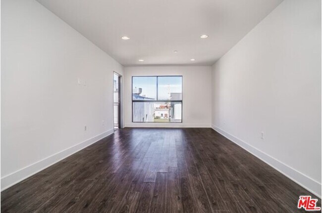 Building Photo - 6217 Waring Ave
