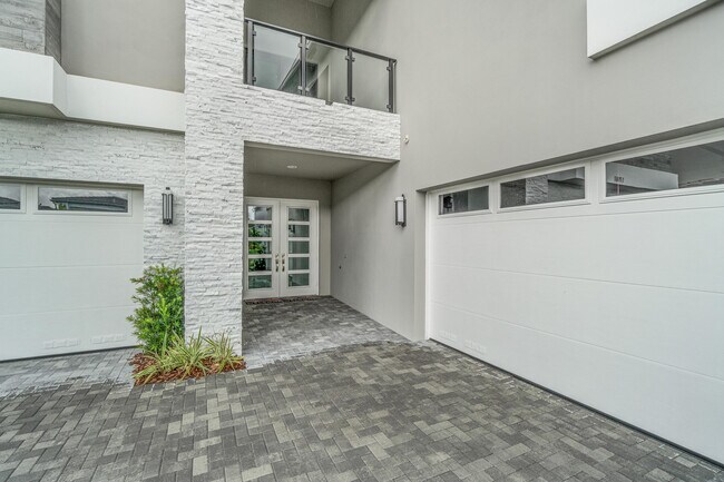 Building Photo - 17081 Five Waters Ave