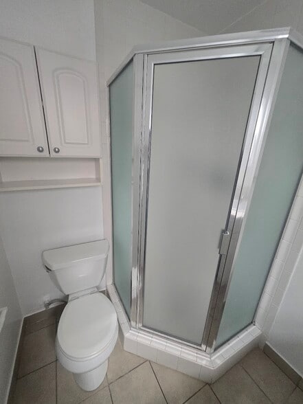 Master Shower - 1915 Dufour Ave