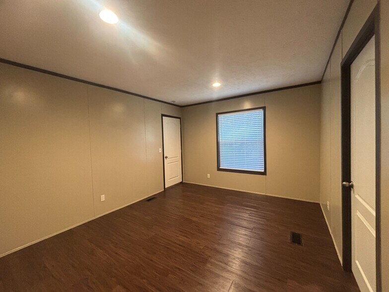 Building Photo - 606 Eloise St