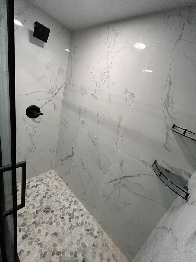 Building Photo - 2104 Reed St