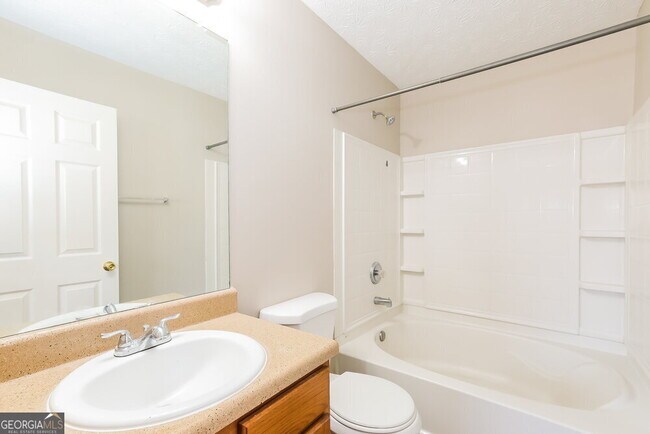 Building Photo - 2286 Strathmoor Manor Dr
