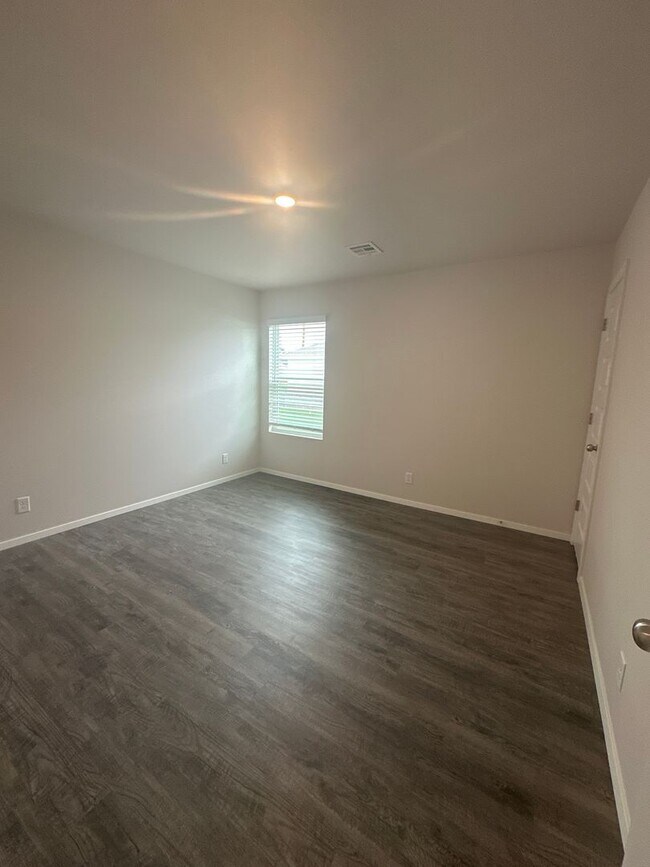 Building Photo - Pre-Leasing Now! Charming Three Bed | Two Bath Home in Broken Arrow