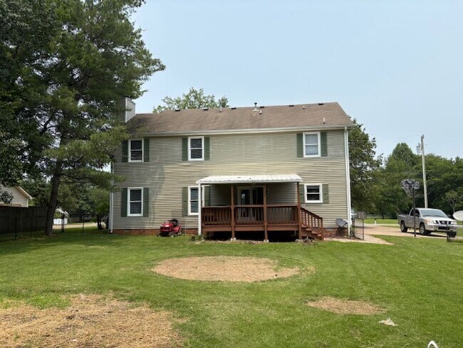 Building Photo - Murfreesboro 4BR/2.5BA fenced yard
