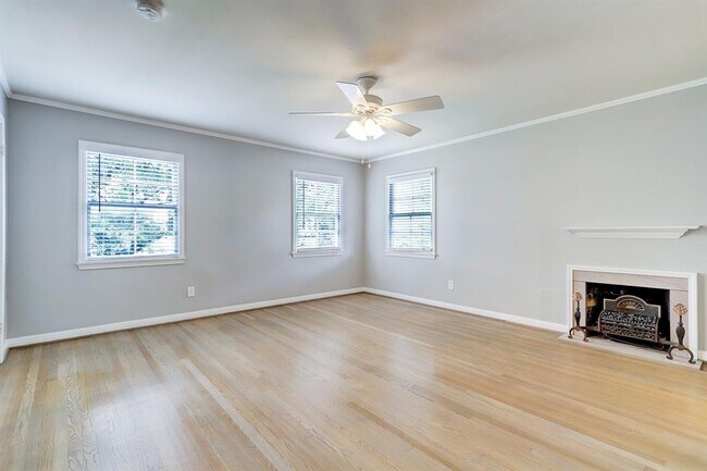 Building Photo - 2607 Avalon Pl