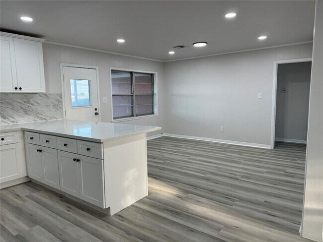 Building Photo - 13707 Farm to Market 1489