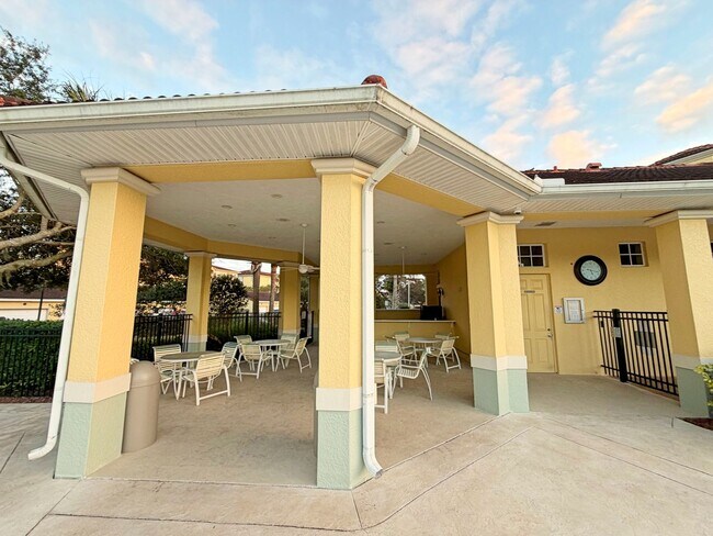 Building Photo - Fully Furnished 3/2 Condo In Canopy Walk with great amenities!