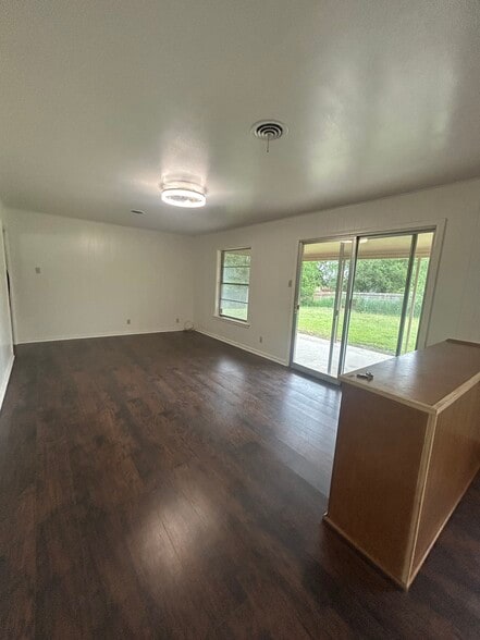Building Photo - 110 Northaven Dr