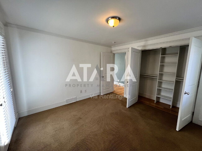 Building Photo - 2559 Wilmington Ave