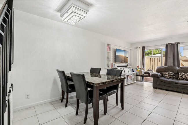 Building Photo - 5843 Woodlands Blvd