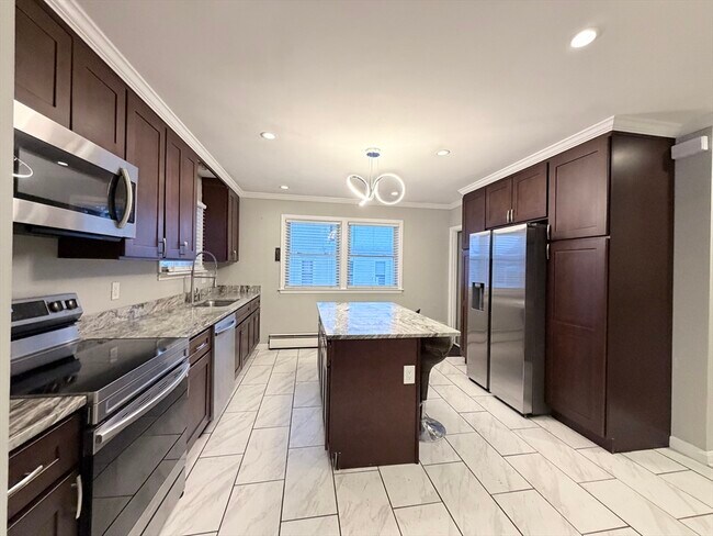 Building Photo - 43 Frankton Ave