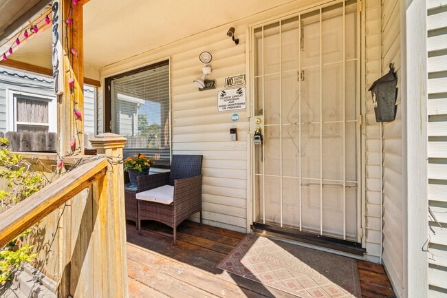Building Photo - Charming Oakland Oasis with Detached Works...