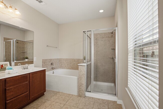 Building Photo - 11103 Avery Oaks Ln