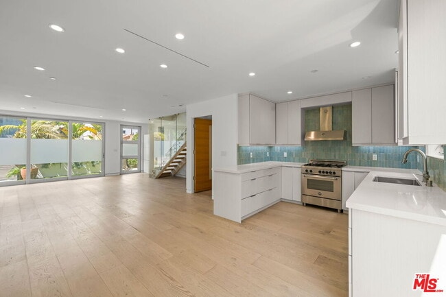 Building Photo - 808 Brooks Ave