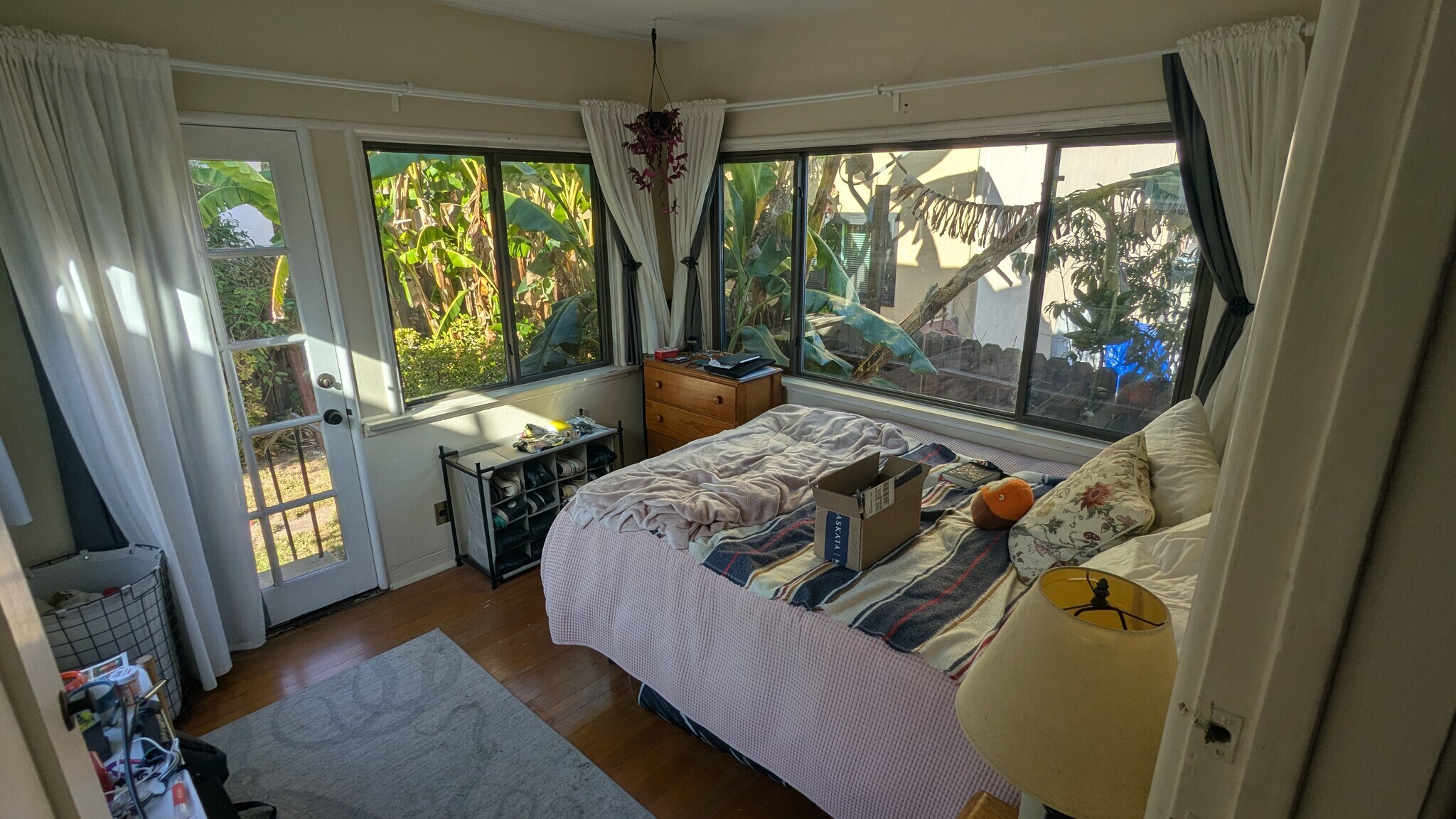 Building Photo - 2510 De la Vina St